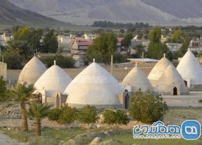 آب انبارهای اوز یکی از جاذبه های گردشگری استان فارس به شمار می رود